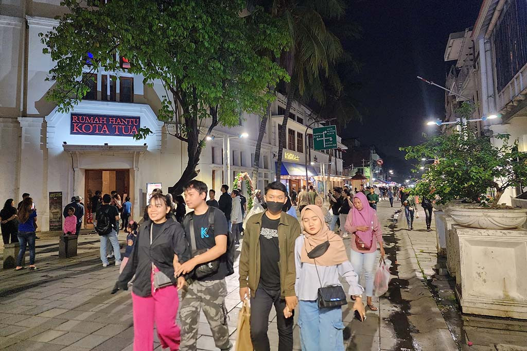 Memasuki bulan suci Ramadan 2024, Kota Tua rasanya menjadi tempat ngabuburit yang patut dikunjungi. Dari pantauan Medcom.id Minggu, 10 Maret 2024 kota tua diramaikan para pengunjung.