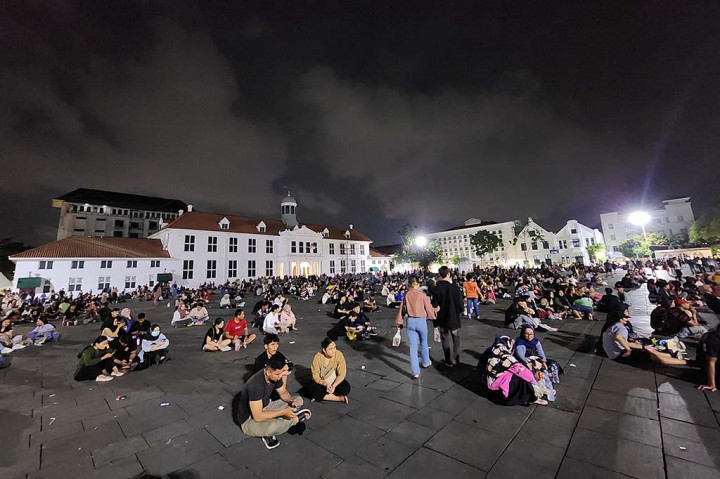 “Aku suka sama penampilan live musiknya, adem,