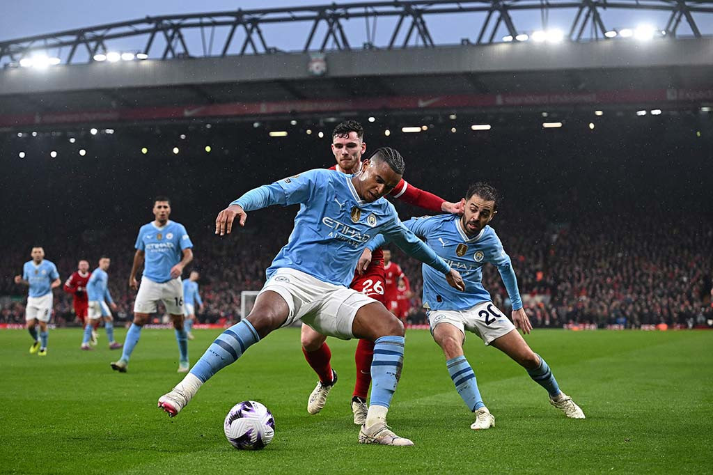 Jalannya pertandingan berlangsung cukup ketat di Stadion Anfield. Liverpool sebagai tuan rumah tampil sedikit lebih dominan dengan menguasai bola sebanyak 53 persen dan sempat melancarkan 19 total tembakan. Tapi, para pemainnya juga lebih sering menyia-nyiakan peluang.