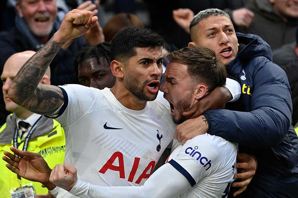 Hasil memalukan didapat Aston Villa ketika menjamu Tottenham Hotspur pada pekan ke-28 Liga Primer Inggris 2023/2024, Minggu, 10 Maret 2024. Saat itu, mereka kalah telak dengan skor 0-4 di hadapan suporternya sendiri yang memadati Stadion Villa Park.