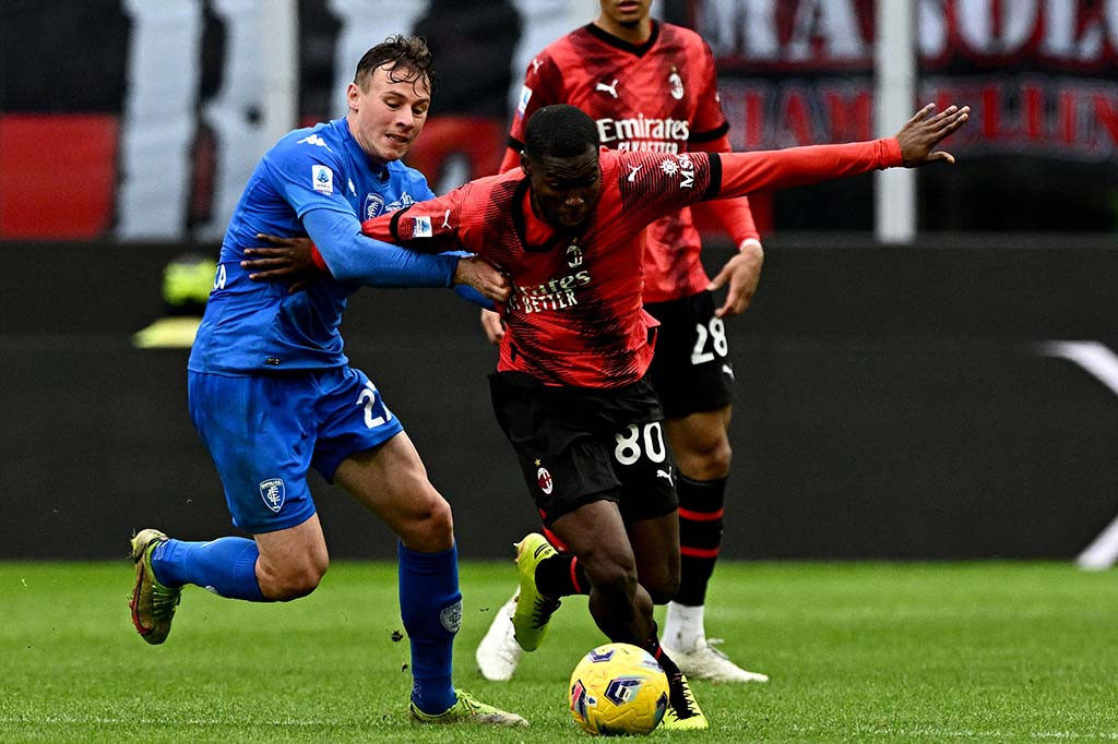 AC Milan naik ke peringkat dua klasemen setelah menang tipis 1-0 saat menjamu Empoli dalam pertandingan Serie A Italia di Stadion San Siro pada Minggu, 10 Maret 2024 malam WIB.