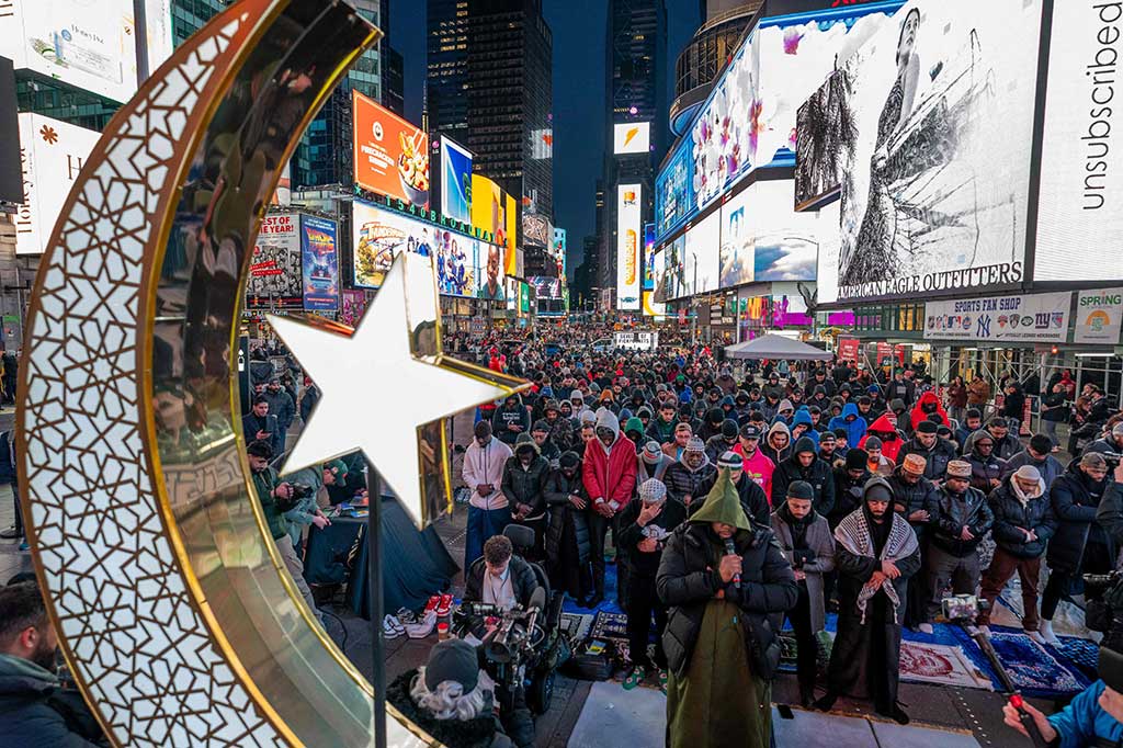 Ribuan umat Islam di New York, Amerika Serikat menyambut bulan puasa Ramadan pada Minggu, 10 Maret 2024 malam waktu setempat, sembari mendoakan saudara-saudara mereka yang berada di Gaza, Palestina.