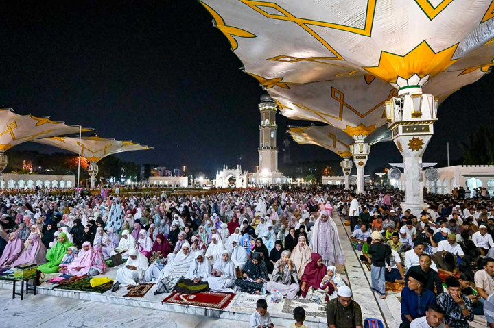 Hal senada juga disampaikan Masrul, shalat tarawih di Masjid Raya Baiturrahman menjadi pengalaman perdananya. Karena memang ia berdomisili jauh dengan ibu kota provinsi yakni dari Kabupaten Abdya. 