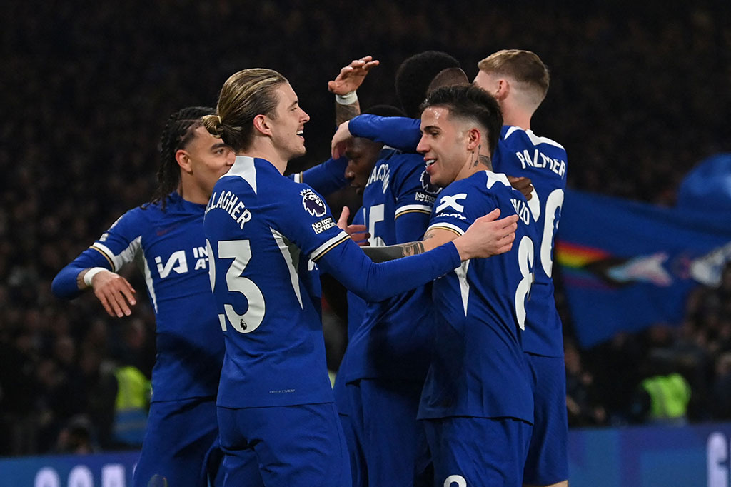 The Blues lantas merestorasi keunggulan pada menit ke-58. Palmer menyodorkan bola kepada Enzo Fernandez, yang lantas mengeksekusi tembakan keras tanpa dapat diantisipasi kiper Martin Dubravka. Chelsea unggul 2-1.