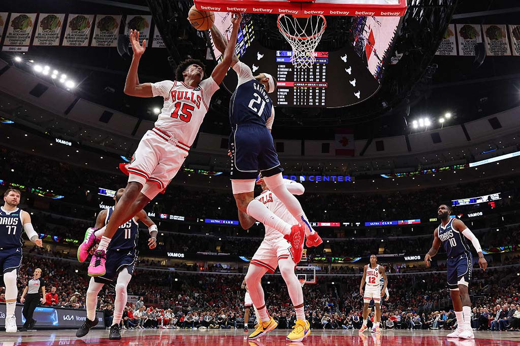 Rekor triple-double dengan catatan 30 poin atau lebih yang dibuat Luka Doncic dalam enam gim berturut-turut terputus saat Dallas Mavericks menang 127-92 atas Chicago Bulls di United Center Chicago Illinois, Selasa,  12 Maret 2024 WIB.