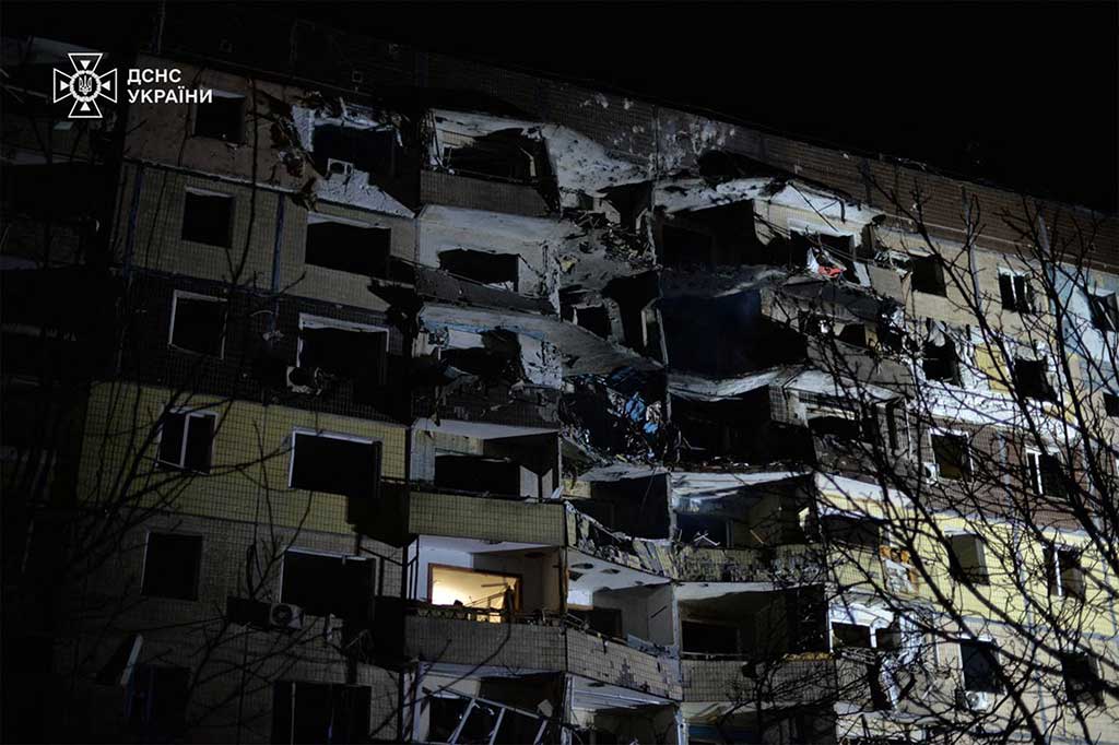 Serangan rudal Rusia terhadap kota Kryvyi Rih di Ukraina tengah, Selasa, 12 Maret 2024, menyebabkan sedikitnya tiga orang tewas dan 38 luka-luka, termasuk anak-anak. “Tiga orang tewas dan 38 orang terluka,” kata Menteri Dalam Negeri Igor Klymenko. 