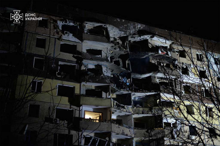 Serangan rudal Rusia terhadap kota Kryvyi Rih di Ukraina tengah, Selasa, 12 Maret 2024, menyebabkan sedikitnya tiga orang tewas dan 38 luka-luka, termasuk anak-anak. “Tiga orang tewas dan 38 orang terluka,” kata Menteri Dalam Negeri Igor Klymenko. 