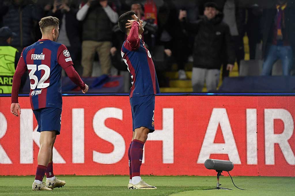 Memasuki menit ke-17, Joao Cancelo menggandakan keunggulan tuan rumah. Gol berawal saat Raphinha masuk ke kotak penalti Napoli kemudian melepaskan sepakan yang membentur tiang gawang. Bola pantul kemudian disambar Cancelo masuk ke gawang tim tamu.