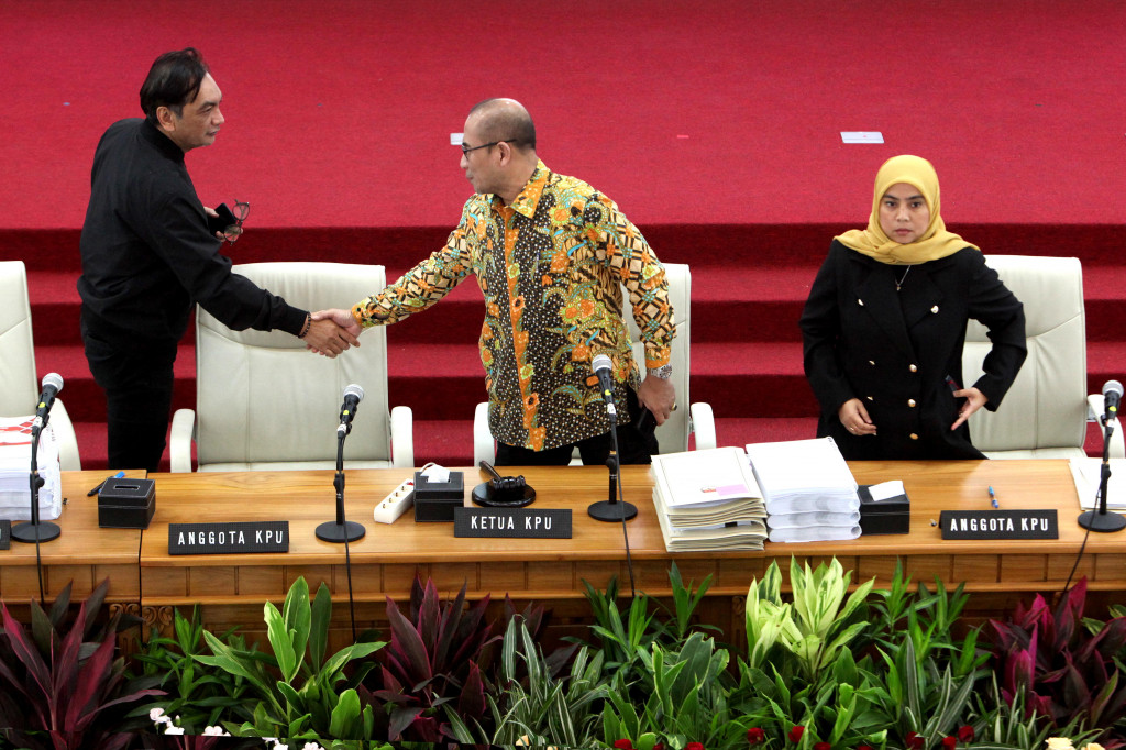 Dia menjelaskan jumlah pemilih yang tercatat pada daftar pemilih tetap (DPT) di Provinsi Sulawesi Tenggara sebanyak 1.867.931 orang. Dari angka DPT tersebut, jumlah pemilih yang menggunakan hak pilihnya sebanyak 1.541.295 orang.