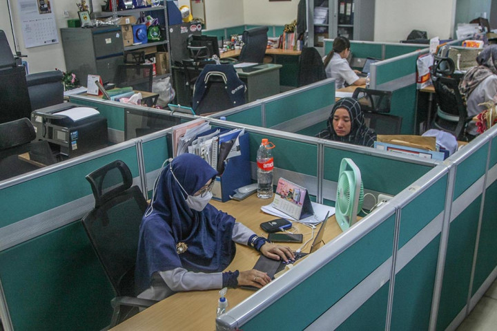 Sesuai aturan tersebut, jam kerja ASN Pemerintah Provinsi DKI Jakarta selama Ramadhan pada Senin hingga Kamis adalah pukul 08.00-15.00 WIB dengan waktu istirahat pukul 12.00 WIB-12.30 WIB.