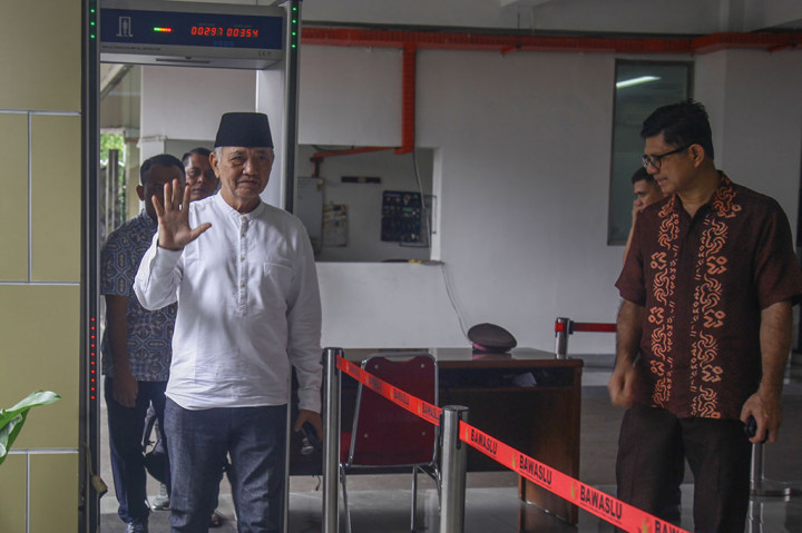 Mantan Ketua Komisi Pemberantasan Korupsi (KPK) Agus Rahardjo melaporkan dugaan kecurangan pemilu pada Pileg DPD RI daerah pemilihan (dapil) Jawa Timur ke Badan Pengawas Pemilu (Bawaslu) RI.