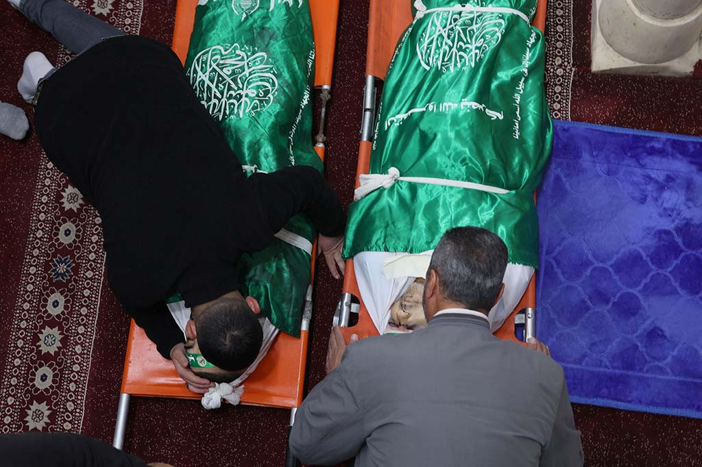 Pembunuhan sebelum fajar terjadi di kompleks rumah sakit pemerintah di Jenin, di utara Tepi Barat, kata direktur rumah sakit tersebut, Wissam Bakr, kepada AFP.