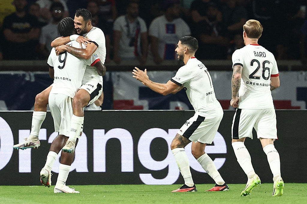 Nice sempat memperkecil ketertinggalan pada menit ke-37. Aksi Jeremie Boga menusuk kotak penalti PSG dari sisi kiri berhasil diredam pertahanan PSG, tetapi Gaetan Laborde bisa menyambar rebound yang tidak bisa dihentikan Gianluigi Donnarumma.