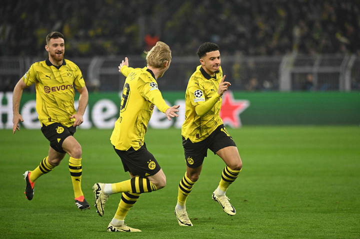 Dortmund menggempur tamunya sejak awal pertandingan. Tuan rumah kemudian berhasil memecah kebuntuan lewat sepakan Jadon Sancho dari luar kotak penalti menyambut umpan pendek Julian Brandt.