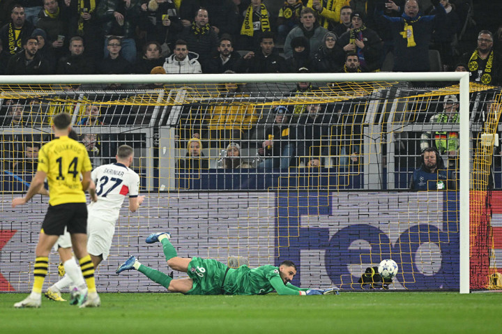 Dortmund sempat menjebol gawang lawan pada menit ke-77. Tendangan bebas Marco Reus jatuh ke kaki Niclas Fullkrug yang dengan mudah menyepaknya masuk ke gawang PSV. Namun gol itu kemudian dianulir karena tinjauan VAR menilai Fullkrug sudah berada dalam posisi offside.