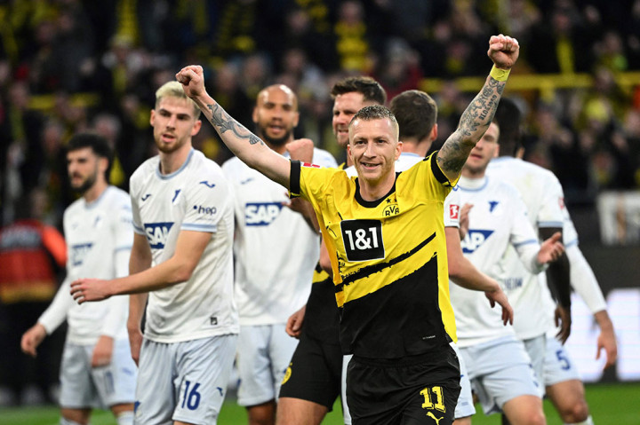 Dortmund akhirnya berhasil menggandakan keunggulan pada menit ke-95. Bola tendangan gawang dari kiper Kobel, diteruskan sundulan Fullkrug ke depan, bola kemudian diterima Reus yang mengontrol sedikit, sebelum menaklukkan kiper Benitez dengan tembakan akuratnya. 2-0 untuk Dortmund. 