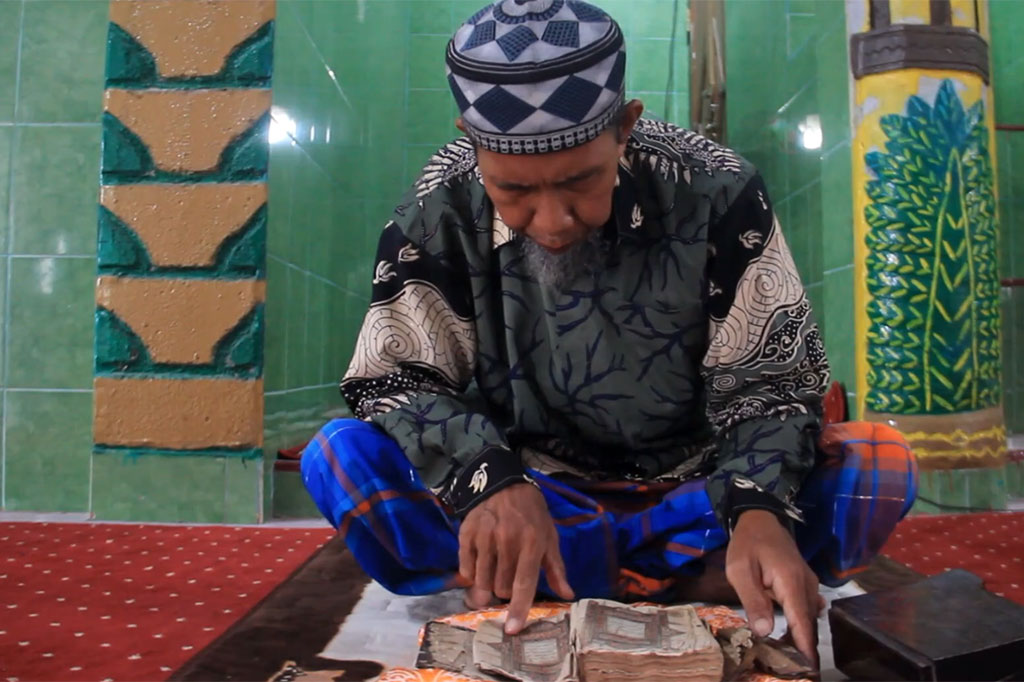 Alquran ini disimpan dan dirawat dengan baik di rumah Imam Masjid Purbakala Salabose di Salabose, Kelurahan Pangaliali, Kecamatan Banggae, yang diwariskan secara turun temurun. Imam Masjid Purbakala Salabose, Muhammad Gaus mengatakan, Alquran ini ditulis tangan Syekh Abdul Mannan pada 1.600 an atau lebih dari 400 tahun yang lalu,