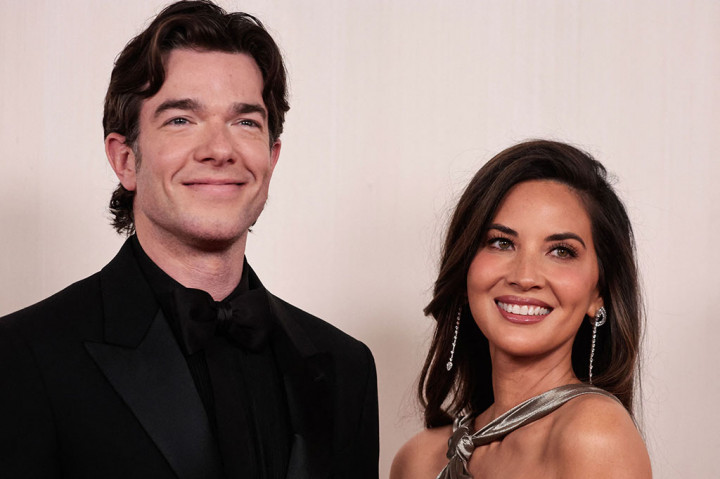 Pemain X-Men: Apocalypse dan The Newsroom melalui Instagram memberi tahu pengikutnya, hanya beberapa hari setelah dia menghadiri penganugerahan Oscar bersama pasangannya, komedian John Mulaney.