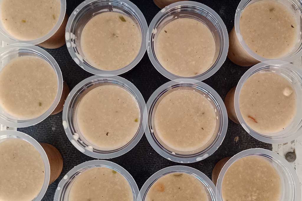 Amatan Media Indonesia, dari hari pertama puasa pada Selasa, 12 Maret 2024 hingga Rabu, 13 Maret 2024, di Banda Aceh, Menu berbuka itu antara lain disediakan di Masjid Raya Baiturrahman dan Masjid A-Makmur Oman, Lapriet, Kecamatan Syiah Syi'ah Kuala. Lalu di M Asjid Jamik Universitas Syi'ah Kuala Komplek Universitas Syiah Kuala (USK).