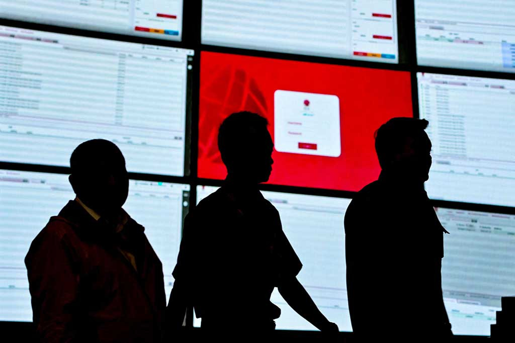 IHSG dibuka melemah 15,64 poin atau 0,21 persen ke posisi 7.405,56. Sementara itu, kelompok 45 saham unggulan atau Indeks LQ45 turun 3,43 poin atau 0,34 persen ke posisi 1.000,04.