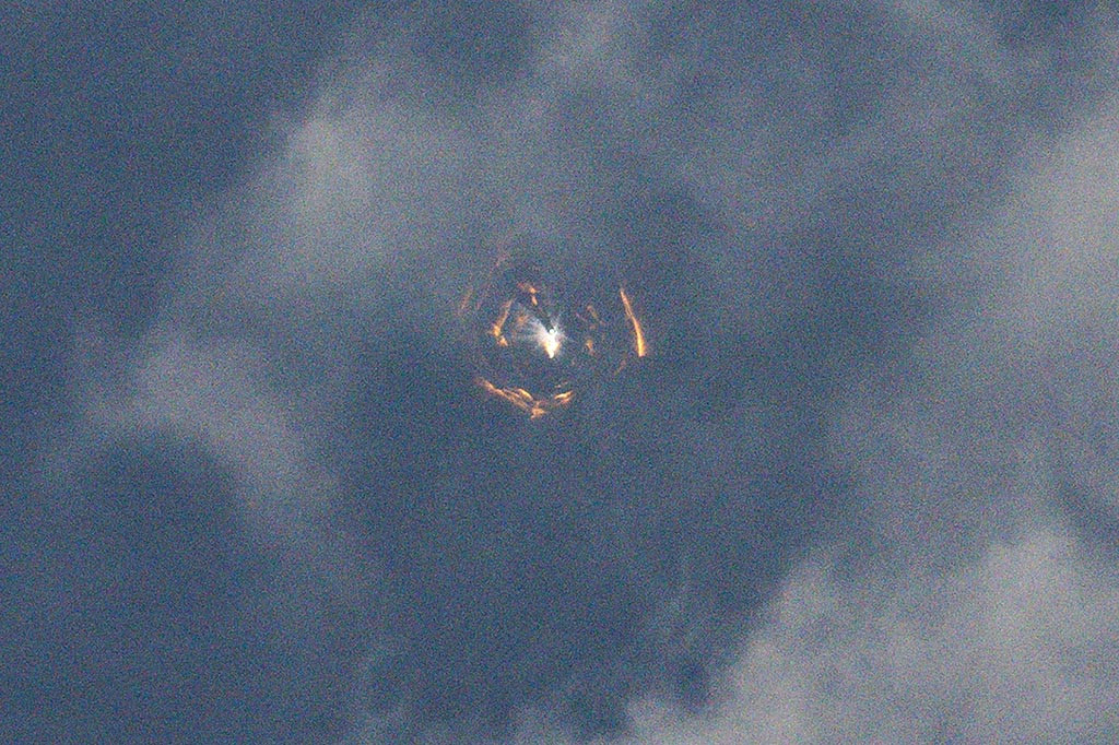 Dua upaya sebelumnya telah berakhir dengan ledakan yang spektakuler, meskipun hal tersebut tidak selalu berarti buruk: Perusahaan telah mengadopsi pendekatan trial-and-error yang cepat untuk mempercepat pengembangan, dan strategi tersebut telah membawa kesuksesan di masa lalu.