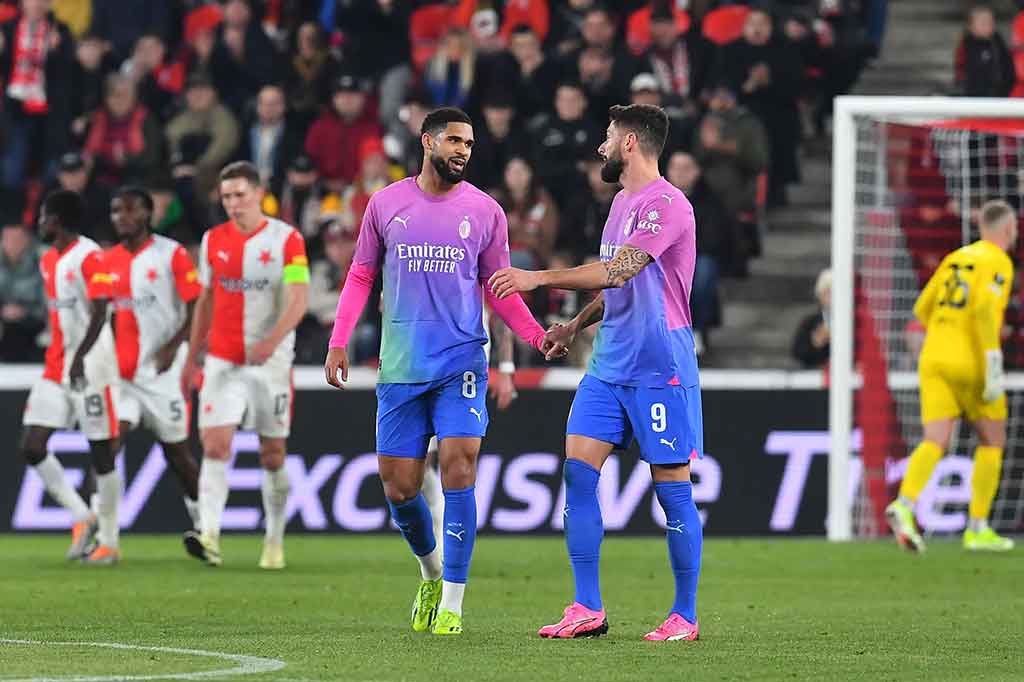 Tiga menit kemudian, Ruben Loftus-Cheek menggandakan kedudukan usai menuntaskan umpan tarik Theo Hernandez di depan gawang.