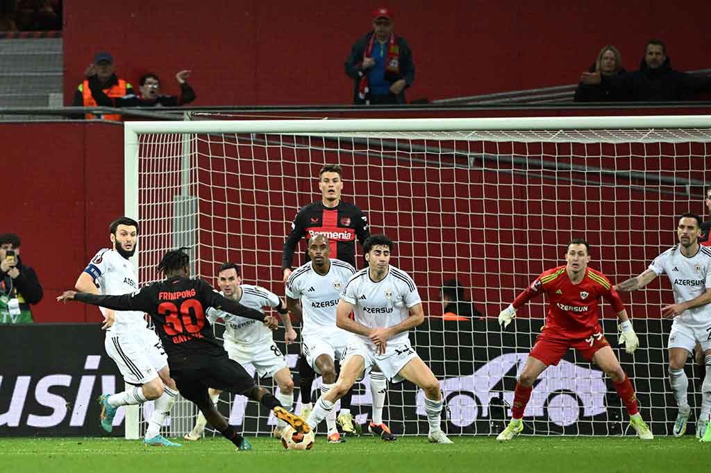 Leverkusen berhasil memperkecil ketertinggalan pada menit ke-72. Umpan silang Grimaldo diteruskan dengan sepakan voli Frimpong untuk mengubah skor menjadi 1-2.