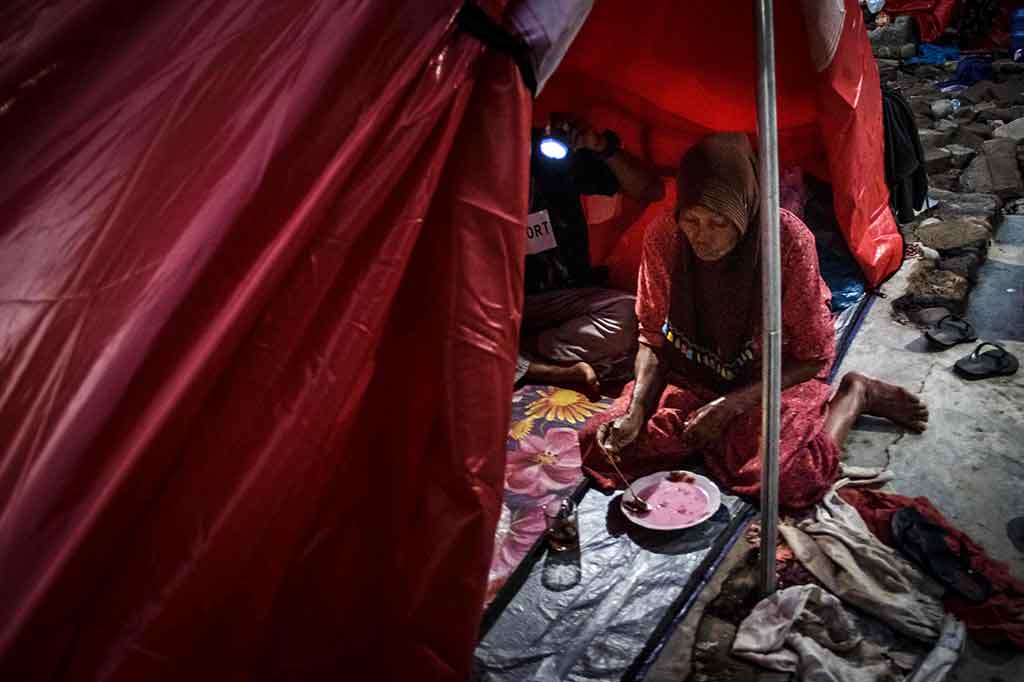 Jumlah itu nyaris separuh dari total populasi penduduk di Pesisir Selatan yang pada tahun ini berdasarkan catatan Badan Pusat Statistik (BPS) diperkirakan sekitar 532 ribu jiwa.