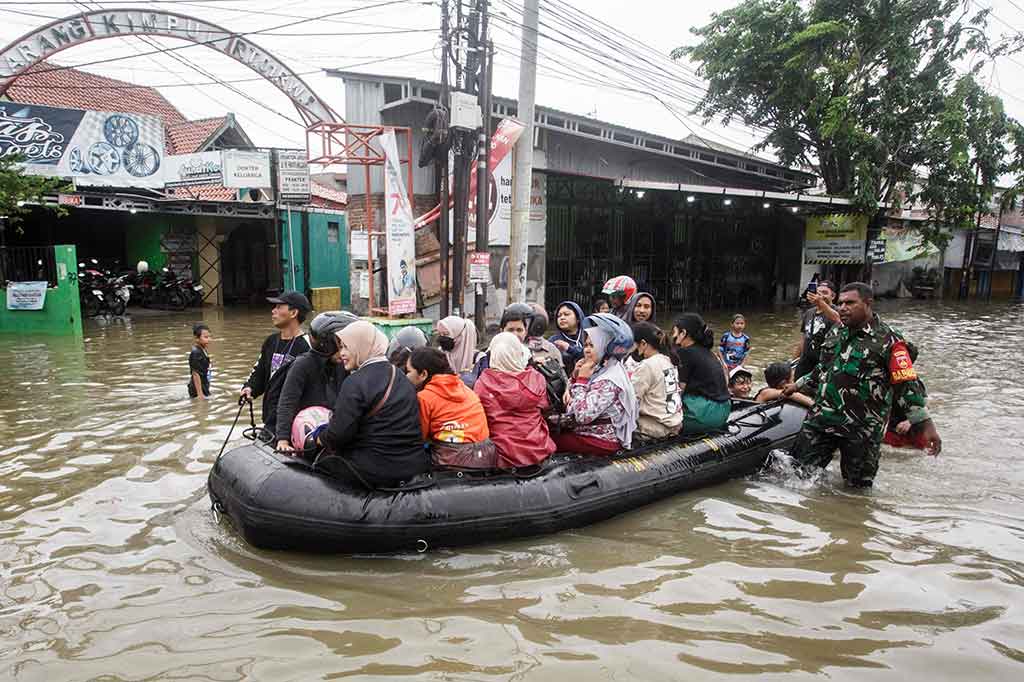 Kepala BPBD Kota Semarang Endro Martanto di Semarang, Jumat, 15 Maret, mengatakan korban terdampak banjir pada awalnya tersebar di 30 kelurahan di enam kecamatan.