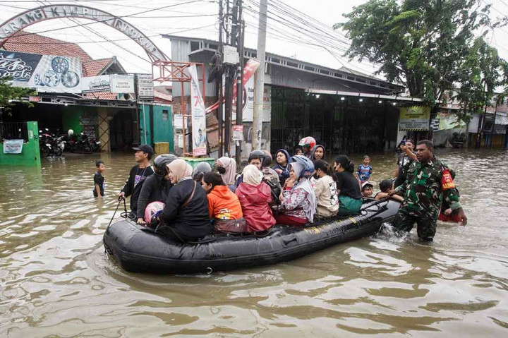 Kepala BPBD Kota Semarang Endro Martanto di Semarang, Jumat, 15 Maret, mengatakan korban terdampak banjir pada awalnya tersebar di 30 kelurahan di enam kecamatan.