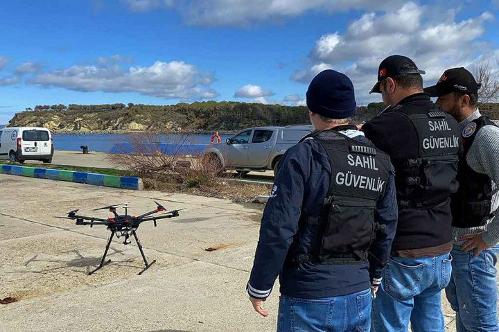 “Tim keamanan menemukan 21 mayat termasuk lima anak-anak,” kata kantor gubernur setempat dalam sebuah pernyataan. 