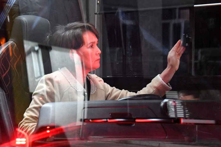 Saodat Shermatova menangis kegirangan setelah Uzbekistan, bekas republik Soviet yang mayoritas penduduknya Muslim, bulan lalu, mencabut larangan terhadap perempuan bekerja sebagai sopir bus. “Saya sudah menunggu lama sekali,” kata perempuan berusia 49 tahun itu.