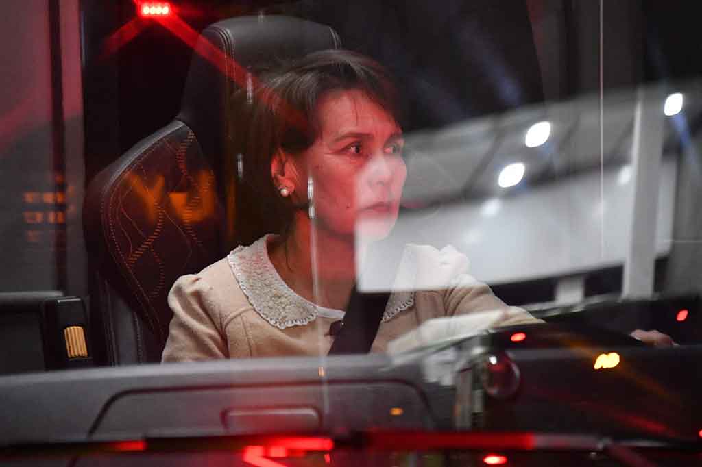 Shermatova sekarang mengemudikan bus listrik nomor 51, mengelilingi Tashkent -- kota terbesar di Asia Tengah dengan populasi tiga juta jiwa.