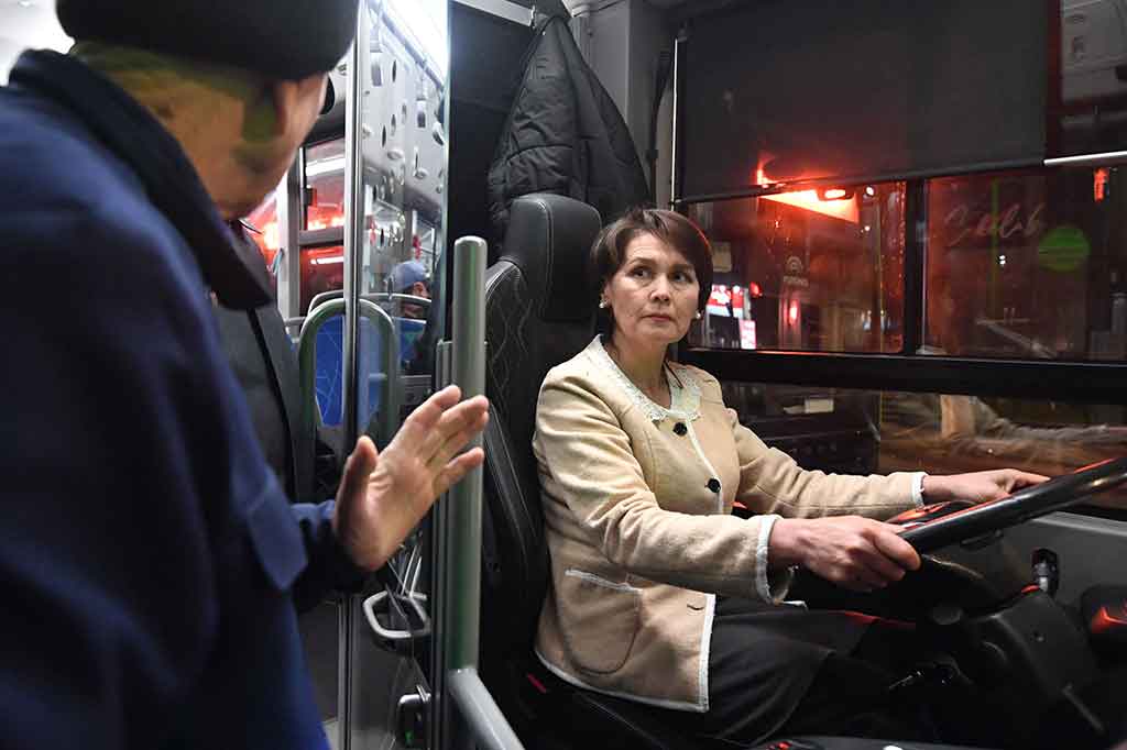 Sebelum mulai mengendarai 51, Shermatova berlatih selama beberapa hari bersama rekannya yang berusia 69 tahun, Makhmud Mislimov.