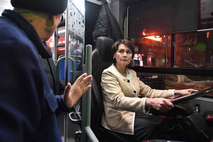 Sebelum mulai mengendarai 51, Shermatova berlatih selama beberapa hari bersama rekannya yang berusia 69 tahun, Makhmud Mislimov.