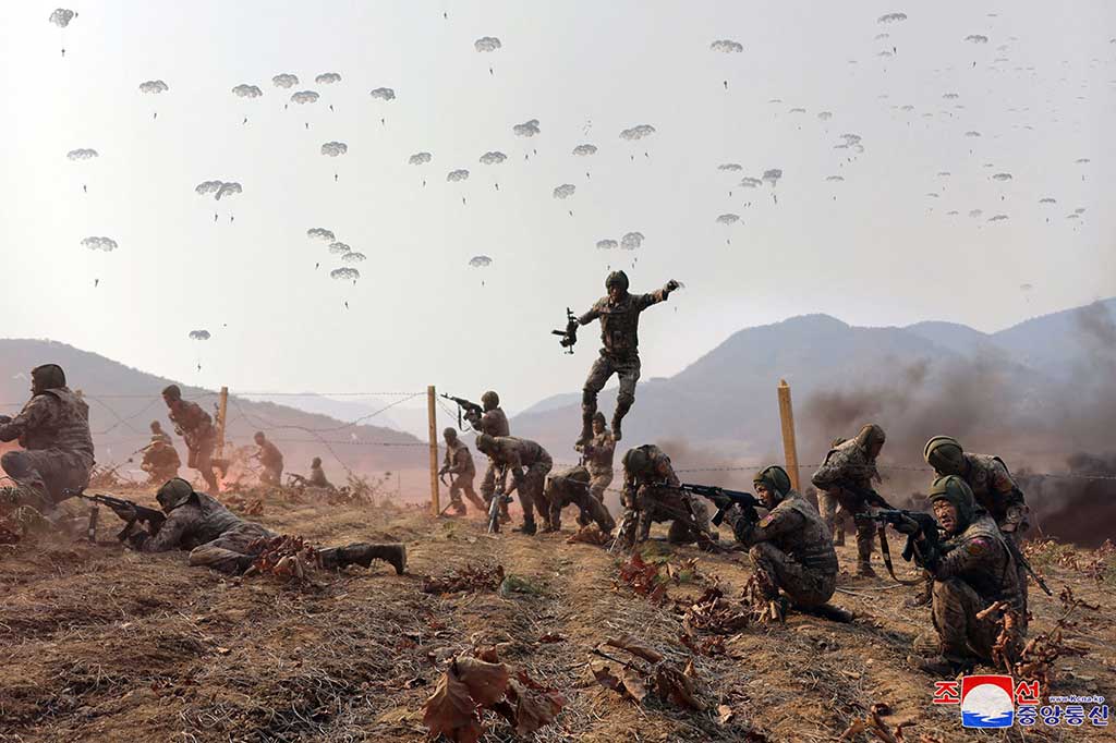 Laporan terbaru dari Pyongyang muncul hanya beberapa hari setelah diumumkan bahwa Kim mengendarai tank tempur utama tipe baru yang diklaim Korea Utara sebagai yang paling kuat di dunia.