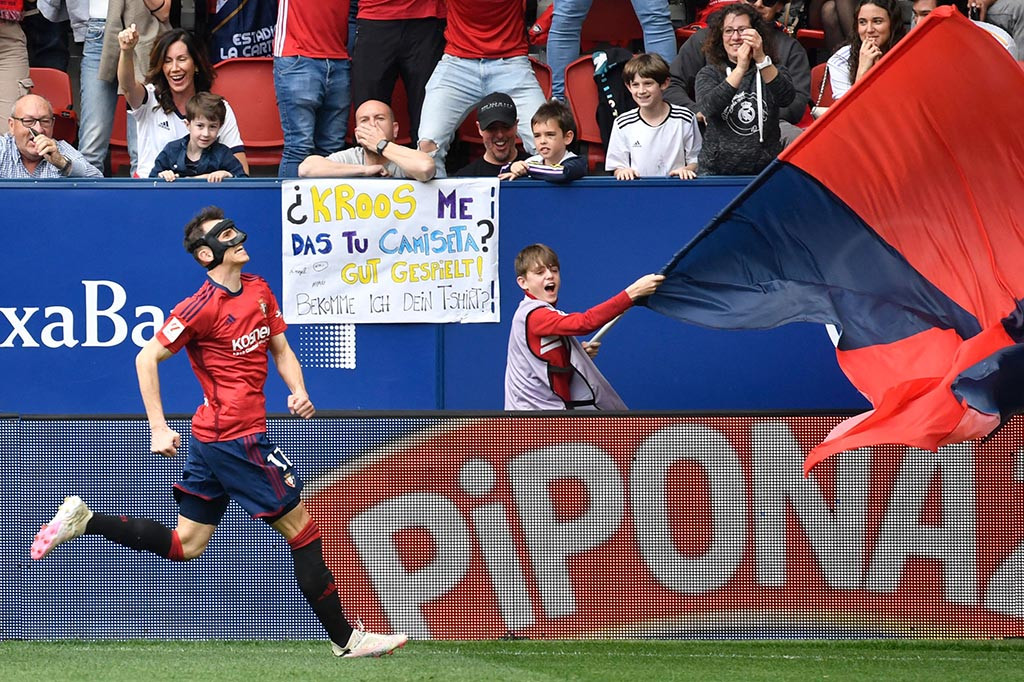 Tendangan sudut Osasuna dibelokkan ke tiang jauh dan bola jatuh ke kaki Jorge Herrando yang kemudian melepaskan umpan melewati gawang dan dituntaskan oleh Ante Budimir. Kedudukan menjadi 1-1.