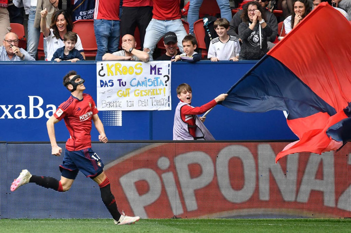 Tendangan sudut Osasuna dibelokkan ke tiang jauh dan bola jatuh ke kaki Jorge Herrando yang kemudian melepaskan umpan melewati gawang dan dituntaskan oleh Ante Budimir. Kedudukan menjadi 1-1.