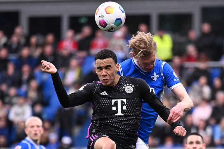 Tuan rumah, Darmstadt yang terus digempur mampu unggul terlebih dahulu. Pada menit ke-28, umpan terobosan Mathias Honsak dimanfaatkan dengan apik oleh Tim Skarke yang mengelabuhi Manuel Neuer dan melepaskan sepakan untuk membawa Darmstadt unggul 1-0.