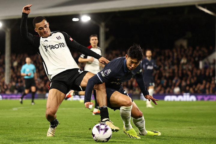 Tottenham Hotspur membuang peluang untuk naik ke empat besar klasemen sementara Liga Inggris setelah takluk 0-3 dari Fulham, pada pertandingan di Craven Cottage, London, Sabtu setempat atau Minggu, 17 Maret 2024 dini hari WIB.