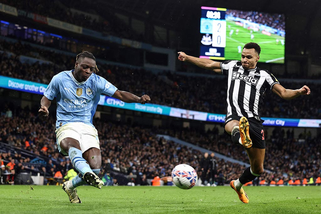 City juga belum berhenti menyerang untuk mencetak gol. Jeremy Doku memperoleh peluang pada menit ke-45, tetapi tembakan kaki kirinya diblok Dubravka. Babak pertama berakhir tanpa adanya gol tambahan sehingga skor tetap 2-0.