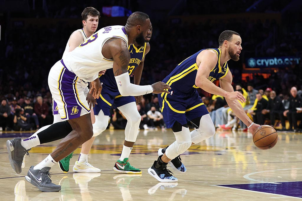 Warriors unggul persentase poin dari Lakers dalam dua posisi play-in terakhir di Wilayah Barat.