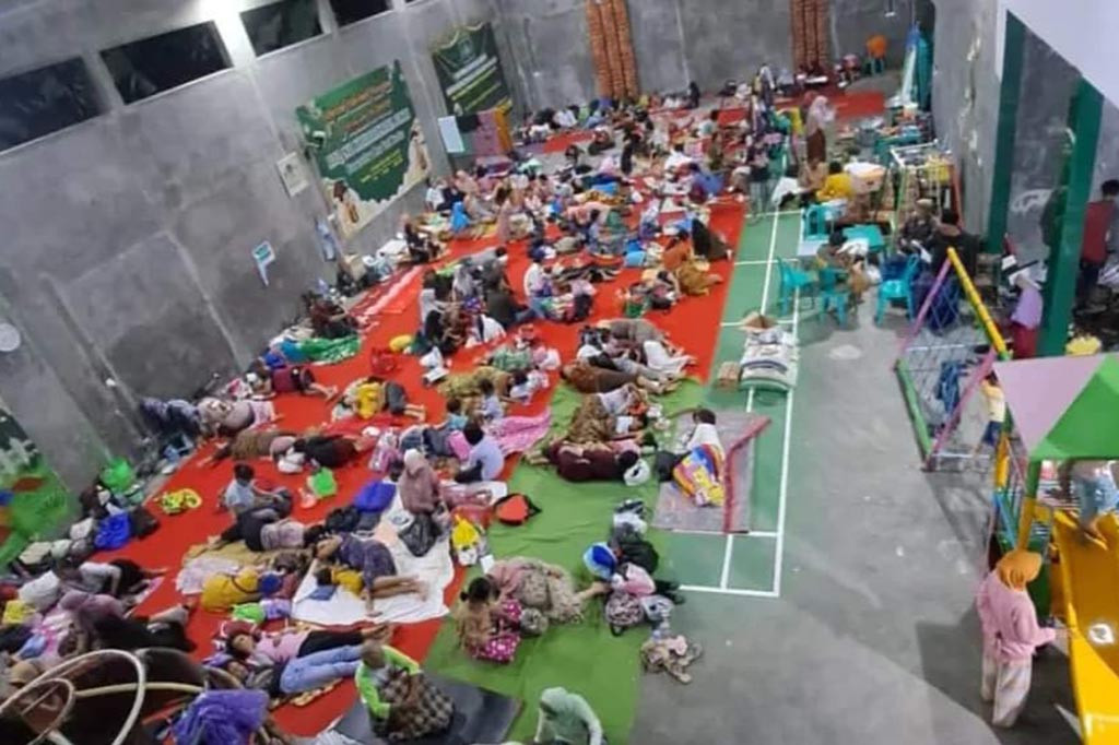 Pantauan Media Indonesia, Minggu, 17 Maret 2024 banjir di depan daerah di Jawa Tengah yakni Semarang, Pekalongan, Kendaraan, Grobogan, Demak, Jepara, Kudus dan Pati semakin meluas dan meninggi, gelombang pengungsian di beberapa daerah dilanda banjir terus bertambah tersebar di beberapa kantong pengungsian.