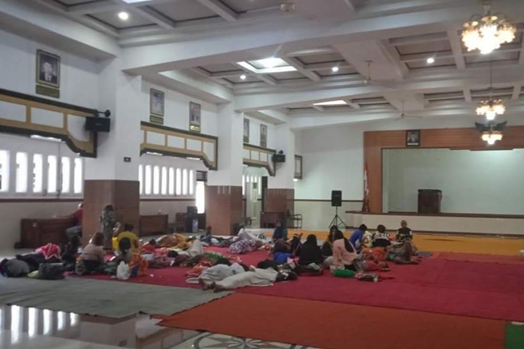 Bahkan hingga beberapa hari kedepan, jumlah desa terendam banjir maupun pengungsi diperkirakan akan semakin meningkat, hal ini mengingat cuaca ekstrem yakni hujan dengan intensitas tinggi disertai angin kencang dan sambaran petir masih bakal terjadi, bahkan tanggul sungai jebol juga bertambah.