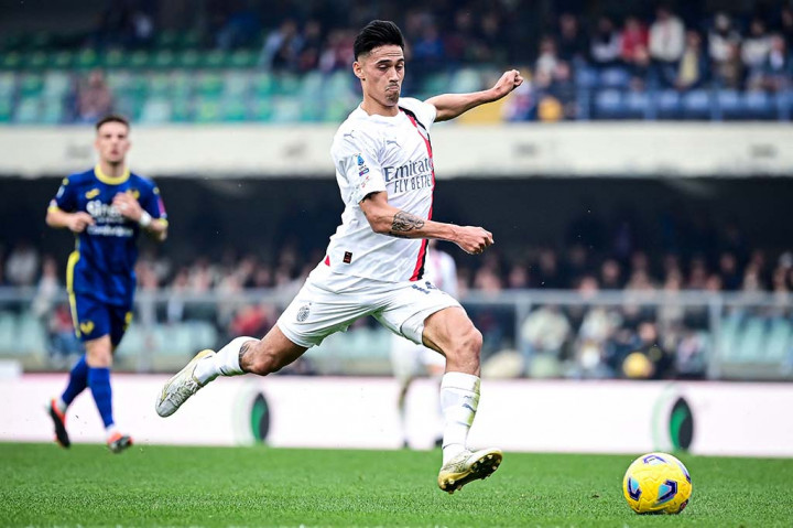 AC Milan langsung menebar ancaman sejak pertandingan dimulai. Mereka nyaris menciptakan gol saat tendangan Pulisic mengenai mistar gawang.