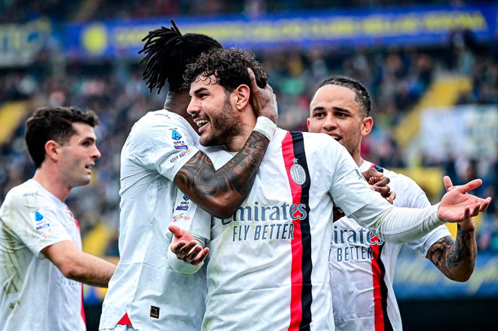 Tim tamu membuka keunggulan pada menit ke-44 melalui aksi Theo Hernandez. Operan mendatar Rafael Leao diteruskan Hernandez dengan menyisir sayap kiri, melewati pemain bertahan Verona sebelum menyelesaikan dengan tendangan dari sudut sempit. Milan unggul 1-0 atas Verona.