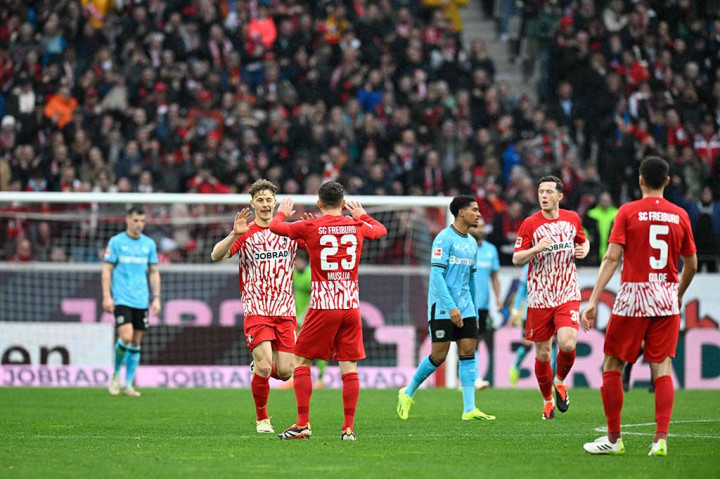 Di menit ke-79, Yannik Keitel terbebas dari penjagaan bek Leverkusen di dalam kotak penalti untuk menyontek bola liar dan memperkecil keunggulan menjadi 2-3.