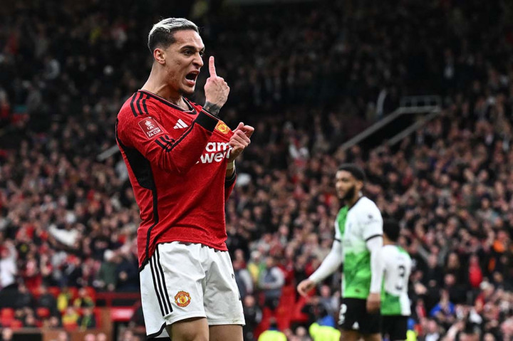 Pada menit ke-84, United berhasil menyamakan kedudukan. Antony yang masuk ke kotak penalti, melepaskan tembakan mendatar ke sudut bawah gawang Liverpool yang gagal ditahan Kelleher. Kedudukan kini imbang 2-2.