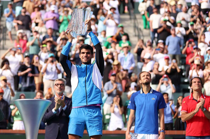 Alcaraz memasuki Indian Wells dengan catatan menang kalah 6-3 pada musim ini dan selama pertandingan terakhirnya, di Rio de Janeiro, dia mengalami cedera di pergelangan kakinya, yang memaksanya untuk mundur.