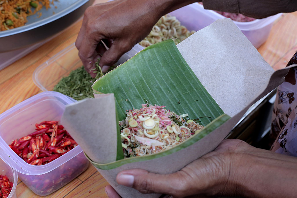 Ramadan di Nanggroe Aceh Darussalam tak hanya dikenal dengan tradisinya yang kaya, tetapi juga dengan kelezatan kuliner khasnya. Salah satu hidangan yang menjadi primadona adalah Sambai Oen Peugaga, yang terbuat dari aneka dedaunan.